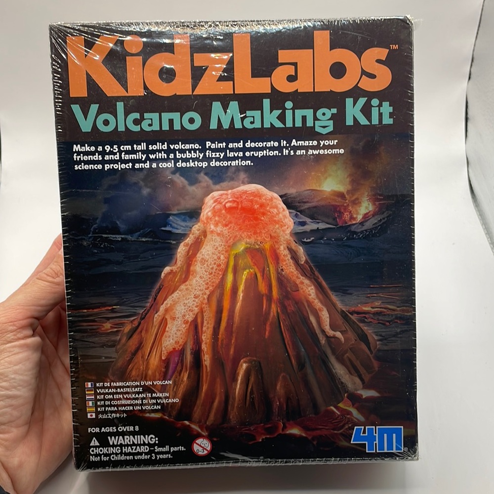 New In Box KidzLabs Volcano Making Kit